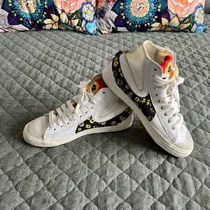 Nike High-Top Daisy Blazer 77